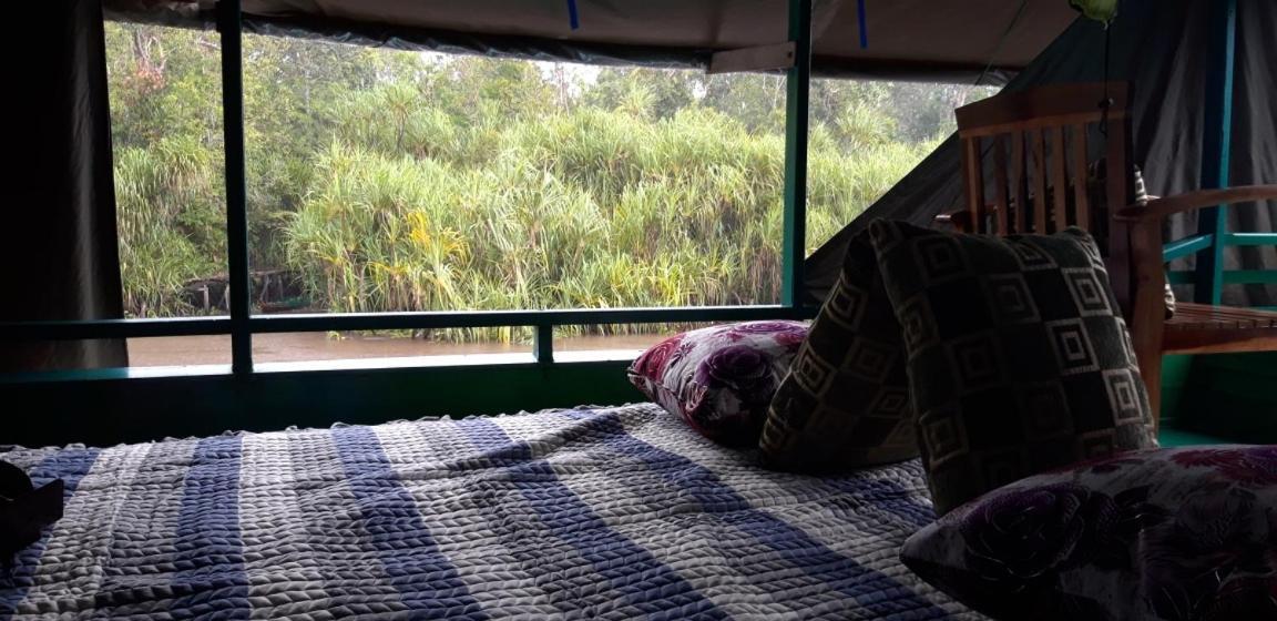 Orangutan Shaka Houseboat With Cabin Pangkalanbuun Exterior foto